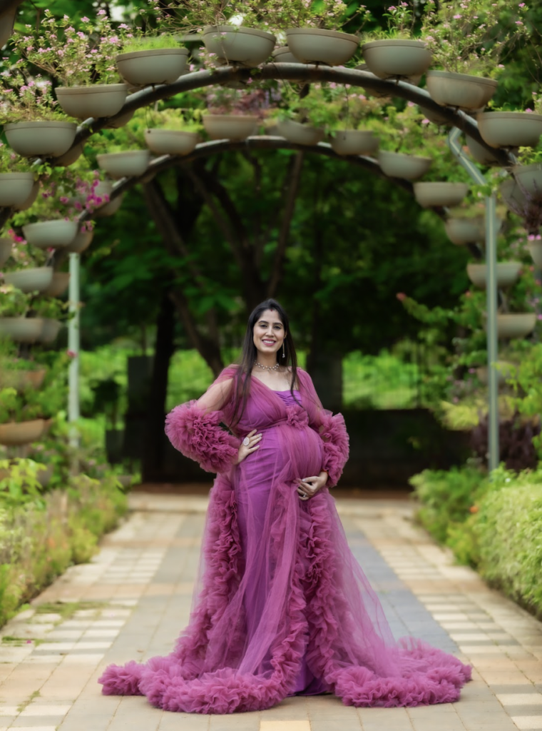 Maternity photo shoot in Pune | Pregnancy Portfolio | Ed… | Maternity gown  photography, Maternity dresses for photoshoot, Maternity photography poses  pregnancy pics